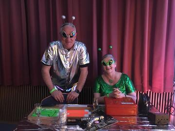 Maskenball im All